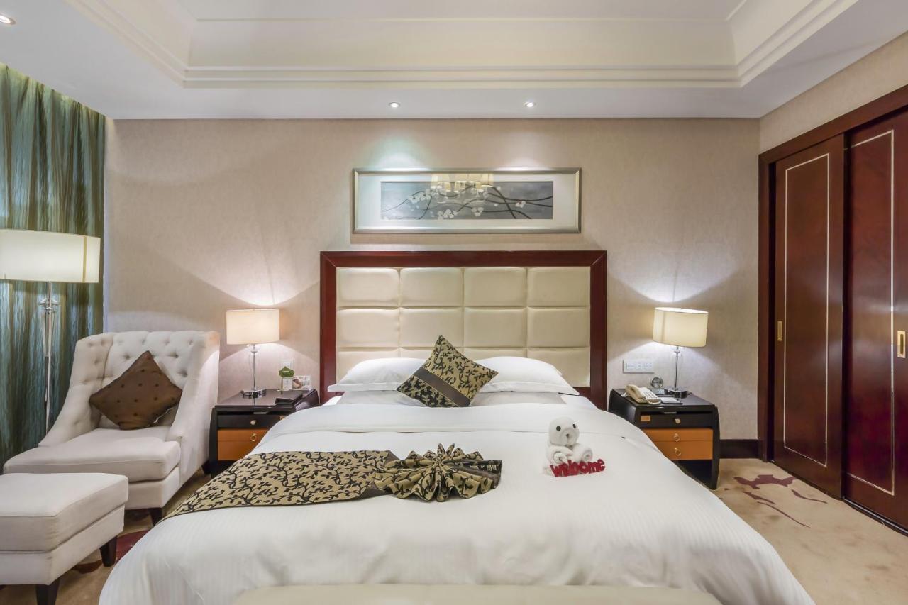 Wyndham Xinyang Downtown Hotel Buitenkant foto
