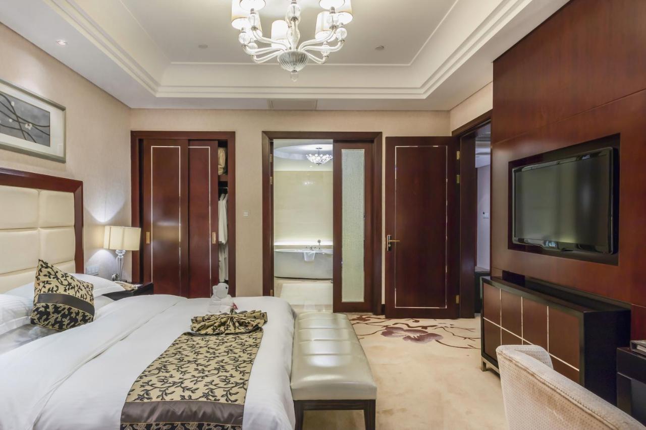 Wyndham Xinyang Downtown Hotel Buitenkant foto