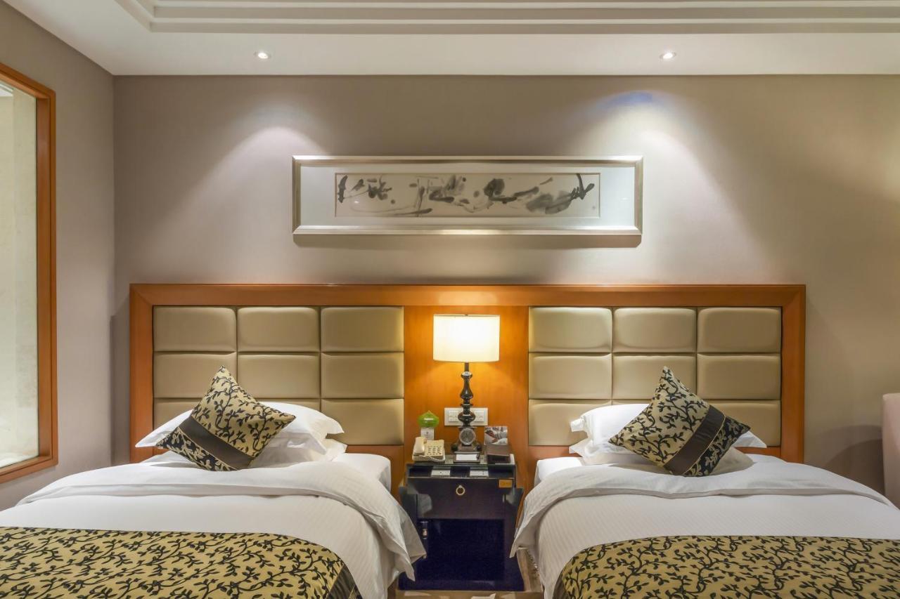 Wyndham Xinyang Downtown Hotel Buitenkant foto