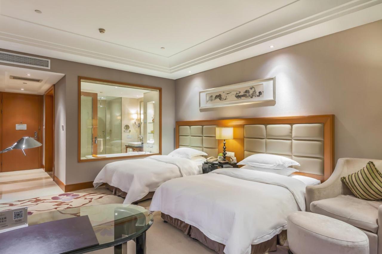 Wyndham Xinyang Downtown Hotel Buitenkant foto