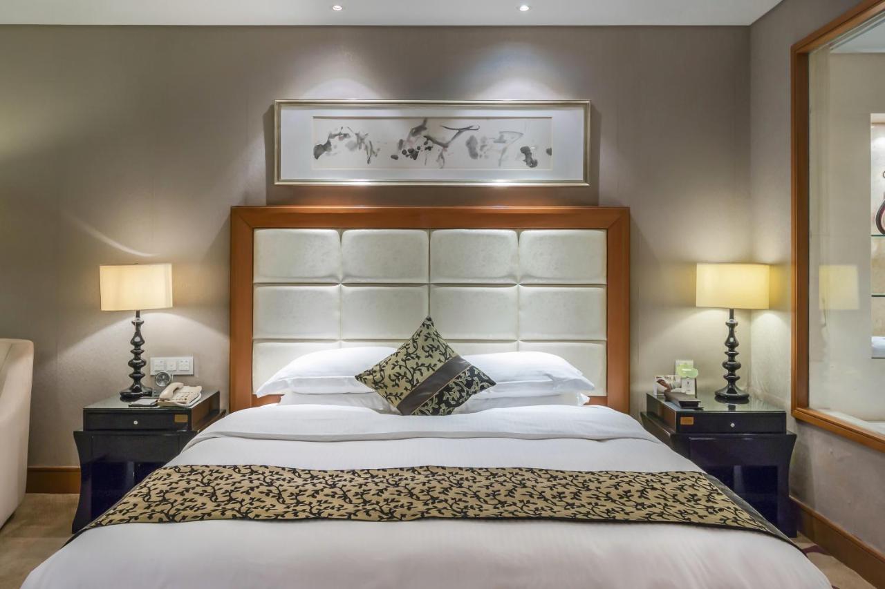 Wyndham Xinyang Downtown Hotel Buitenkant foto