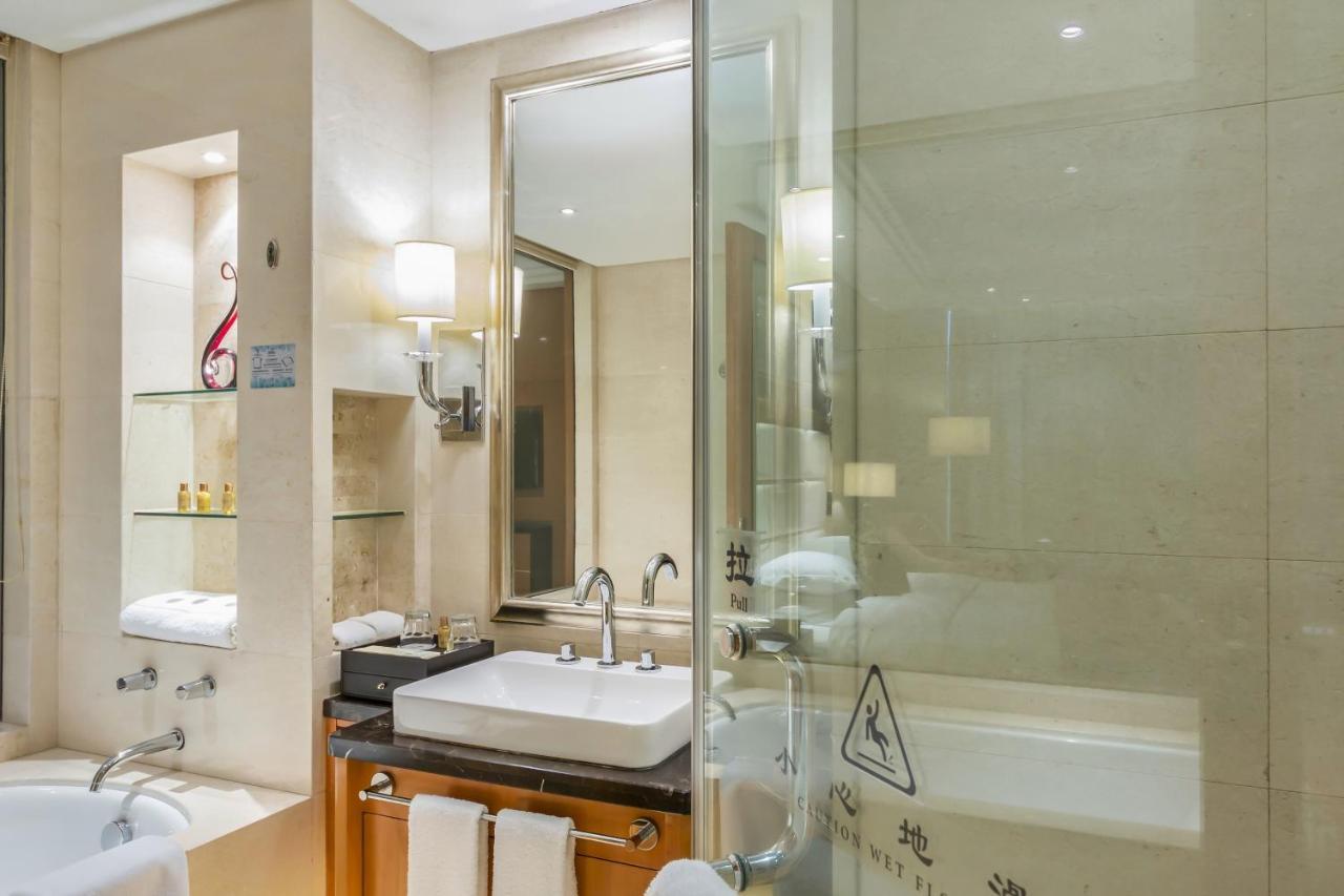 Wyndham Xinyang Downtown Hotel Buitenkant foto