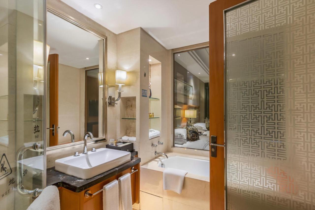 Wyndham Xinyang Downtown Hotel Buitenkant foto