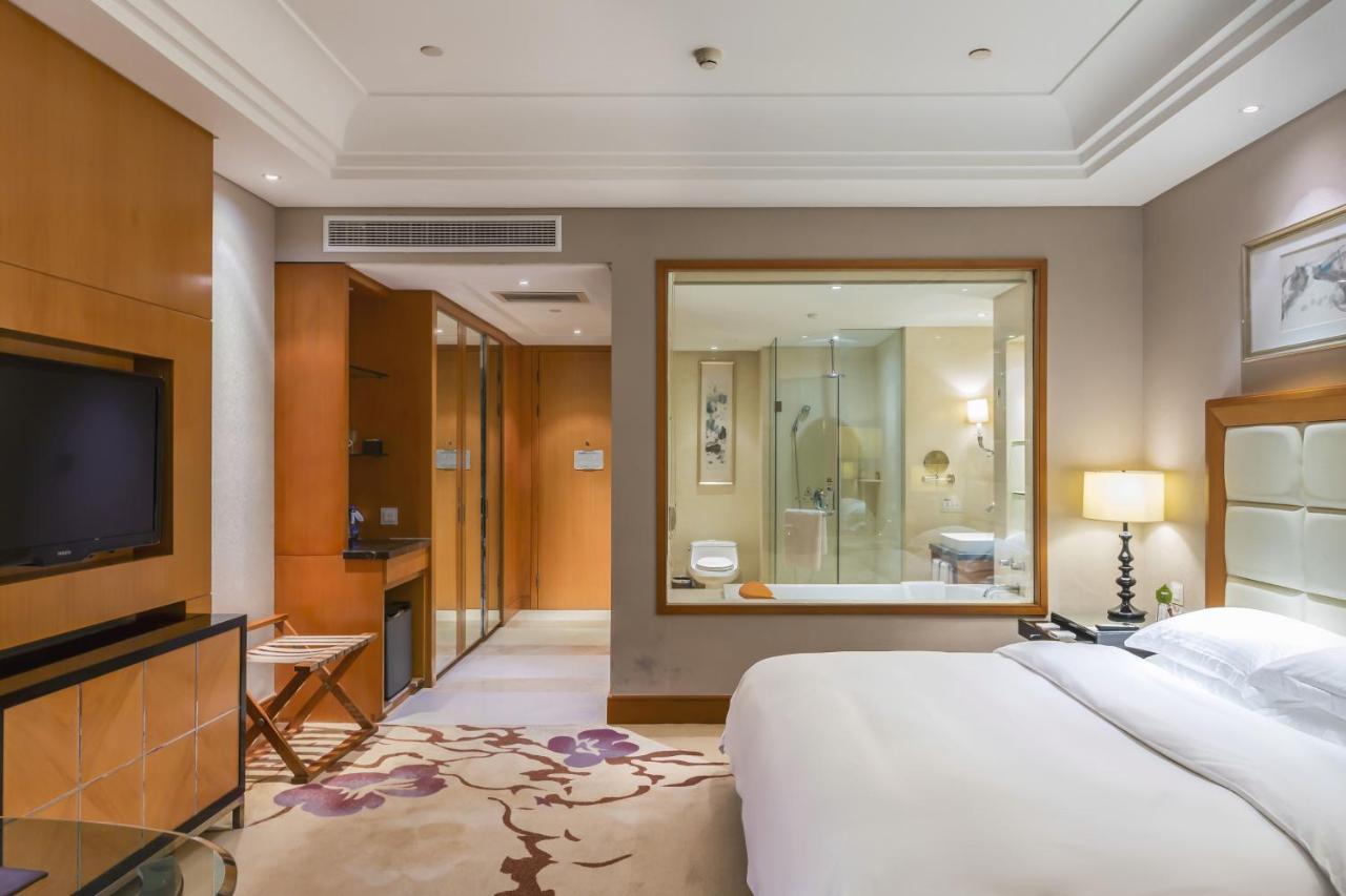 Wyndham Xinyang Downtown Hotel Buitenkant foto