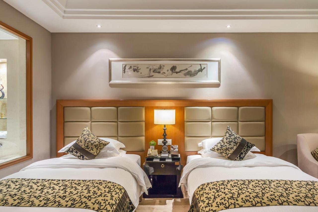 Wyndham Xinyang Downtown Hotel Buitenkant foto
