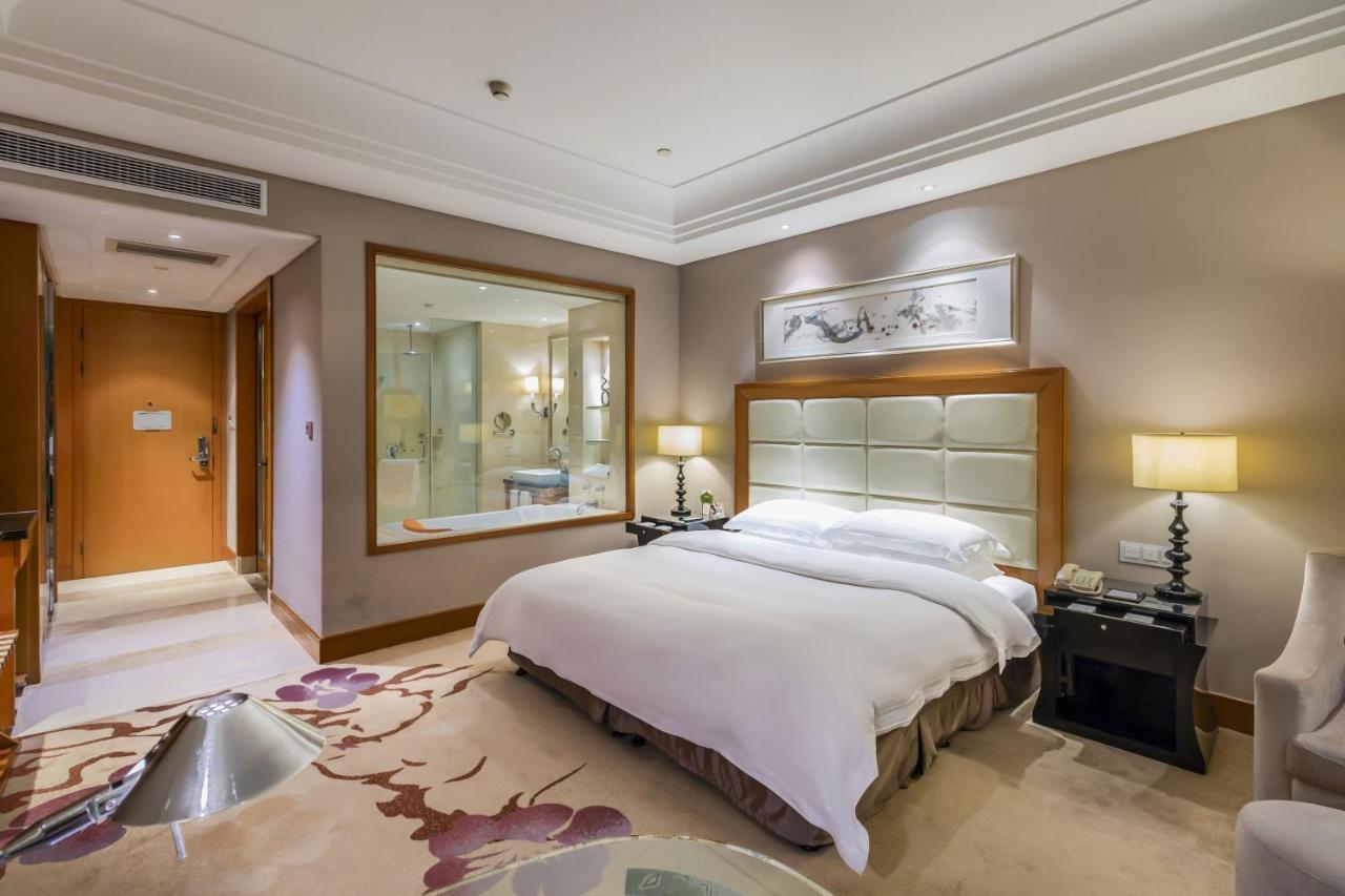 Wyndham Xinyang Downtown Hotel Buitenkant foto
