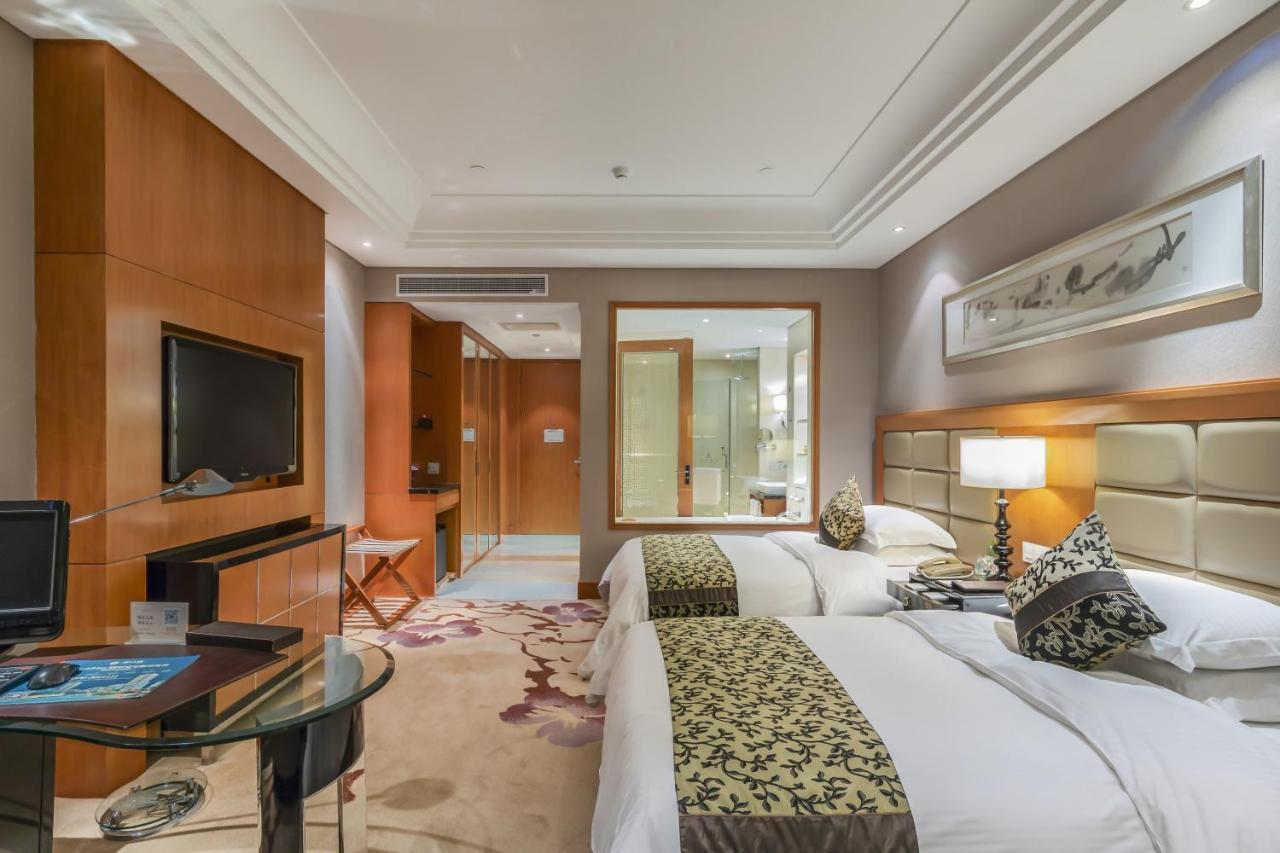 Wyndham Xinyang Downtown Hotel Buitenkant foto