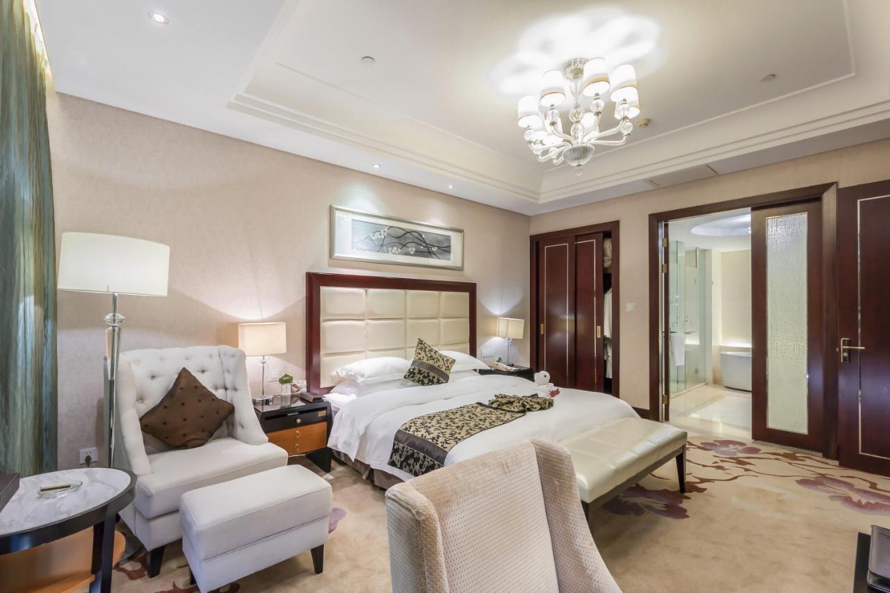 Wyndham Xinyang Downtown Hotel Buitenkant foto