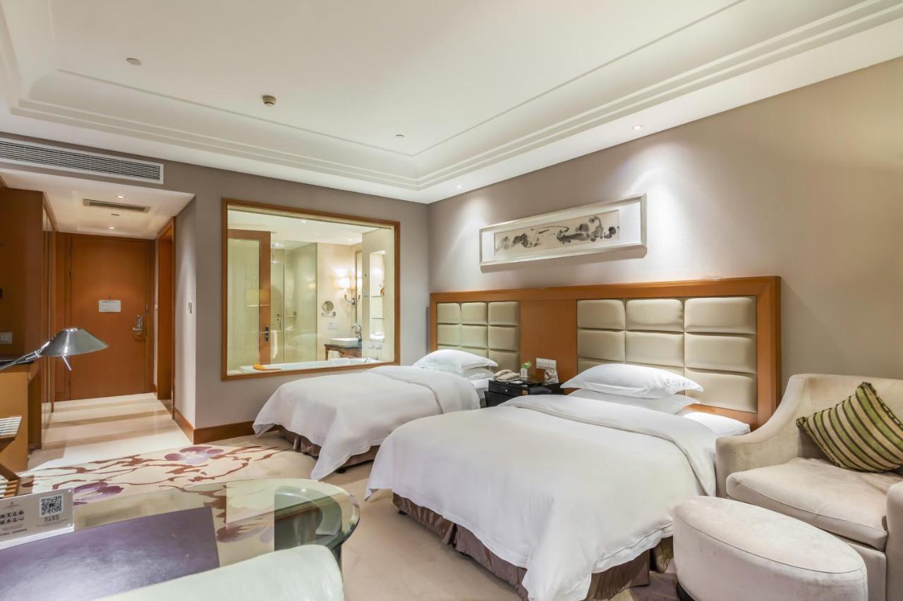 Wyndham Xinyang Downtown Hotel Buitenkant foto
