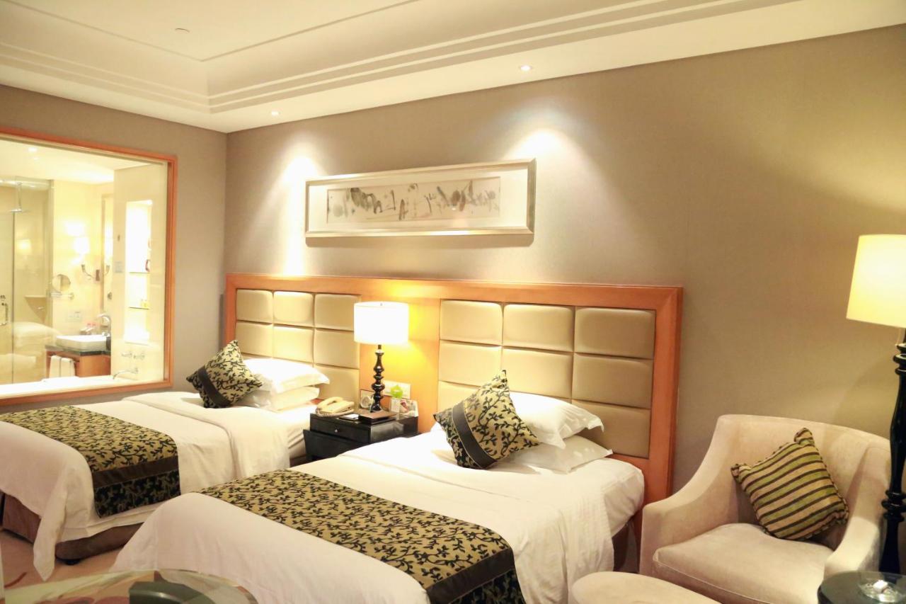 Wyndham Xinyang Downtown Hotel Buitenkant foto