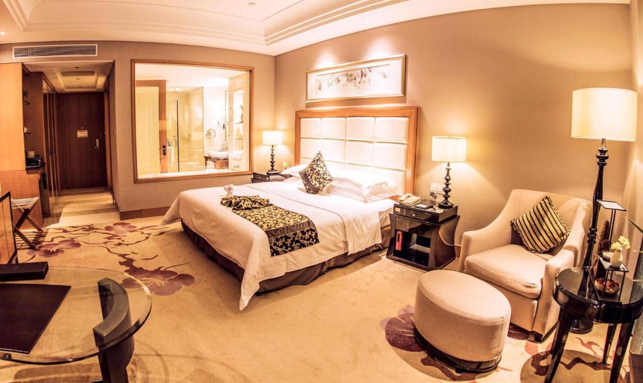 Wyndham Xinyang Downtown Hotel Buitenkant foto