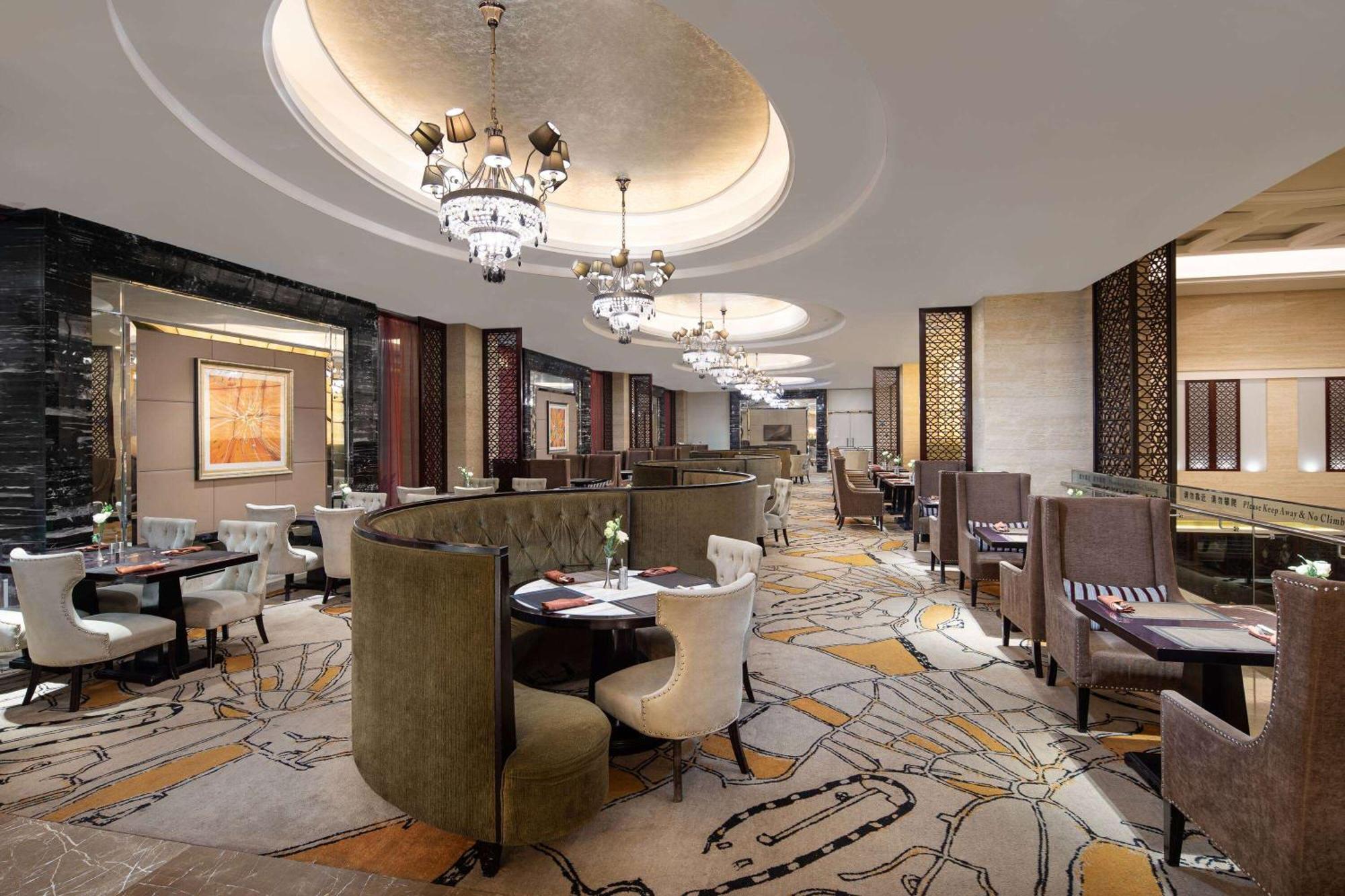 Wyndham Xinyang Downtown Hotel Buitenkant foto
