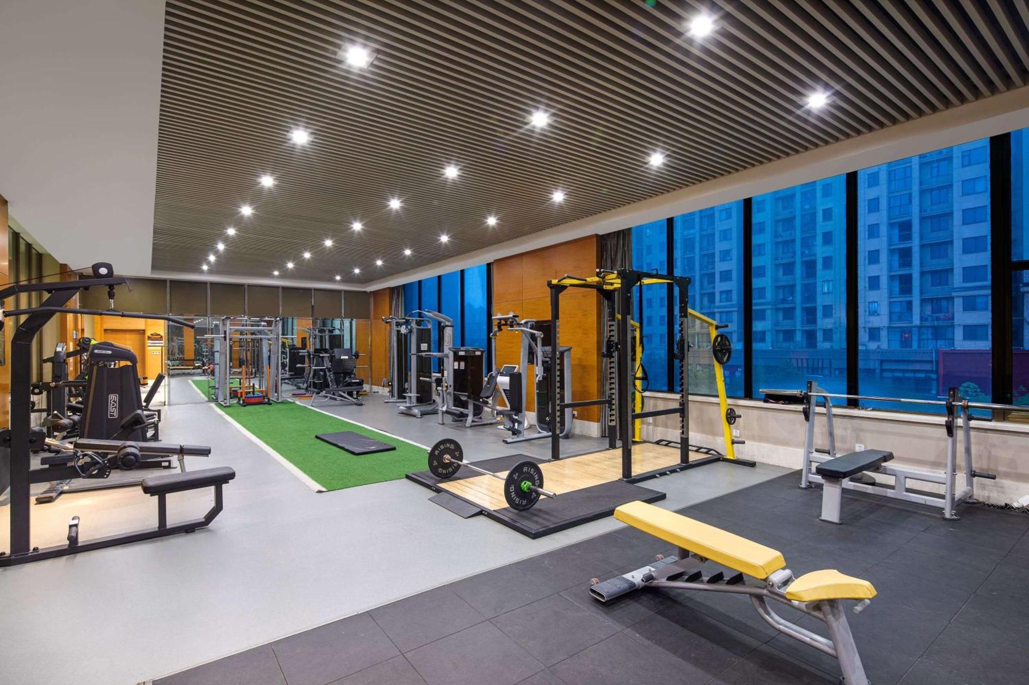 Wyndham Xinyang Downtown Hotel Buitenkant foto
