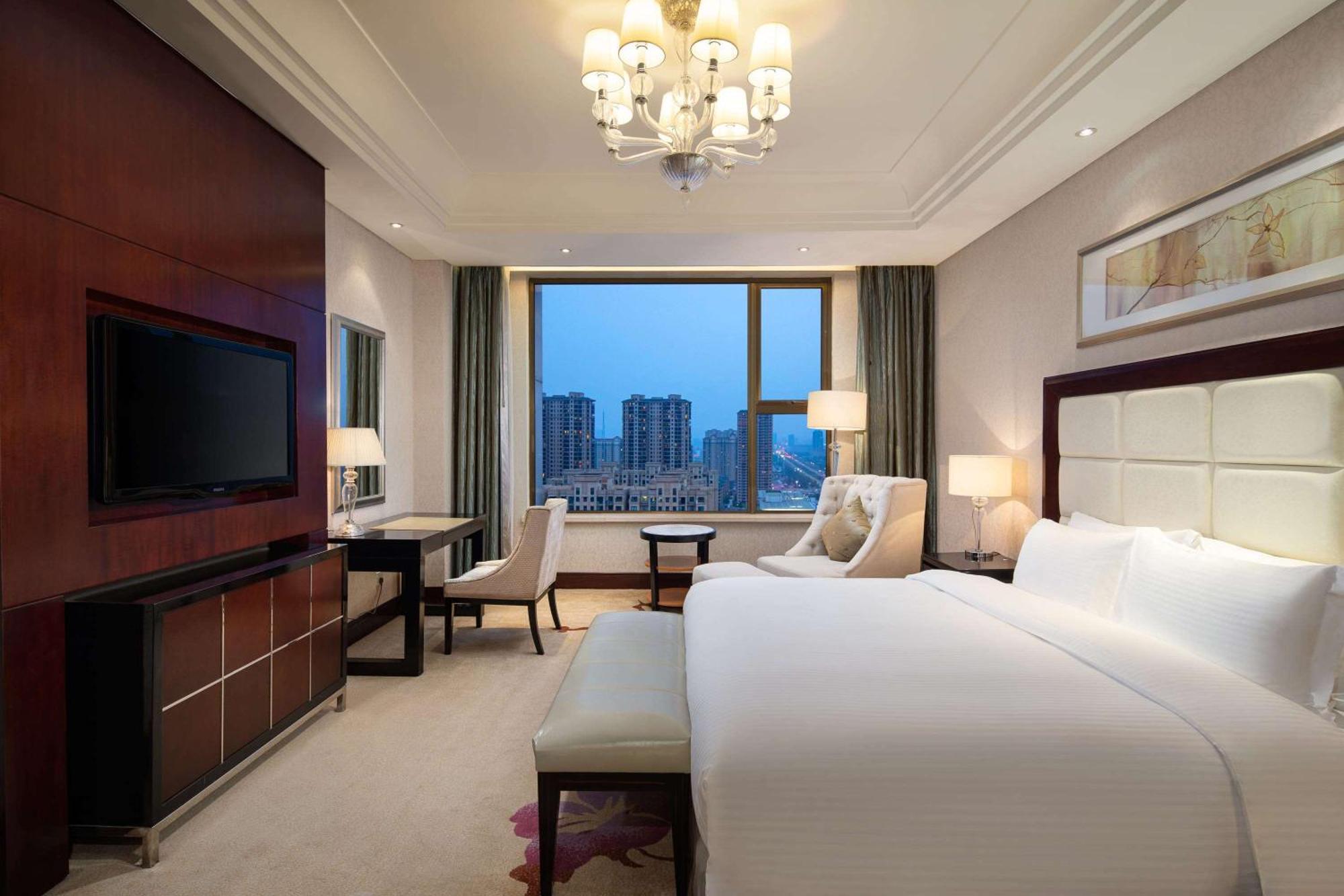 Wyndham Xinyang Downtown Hotel Buitenkant foto