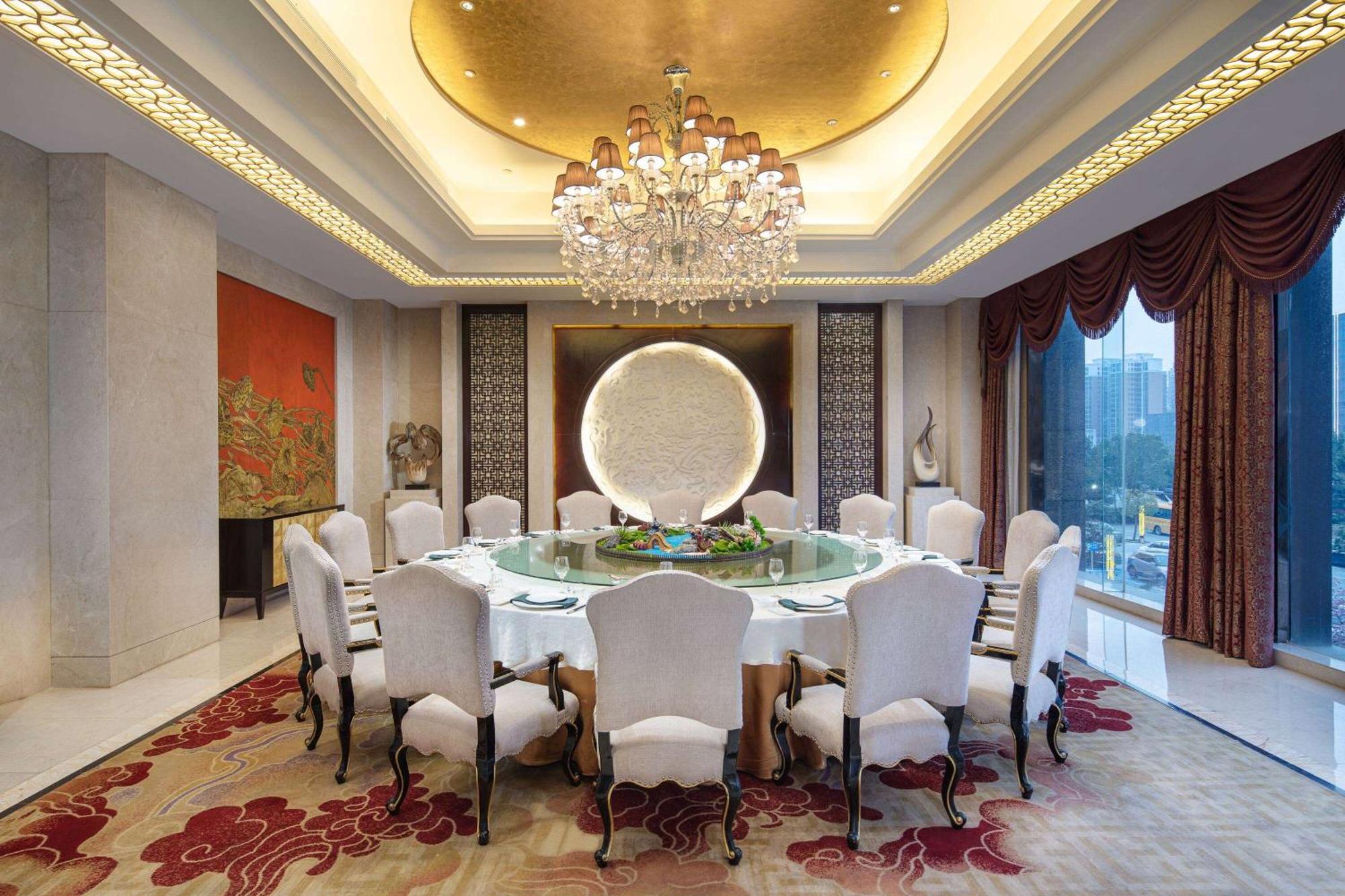 Wyndham Xinyang Downtown Hotel Buitenkant foto